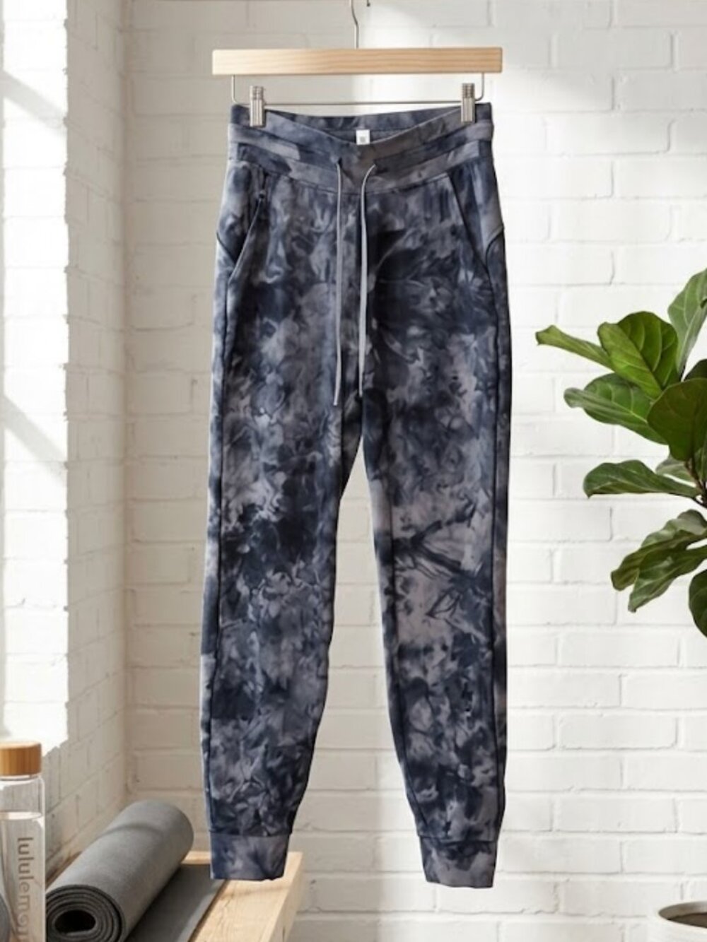 Lululemon Soft Tie dye Joggers size 4